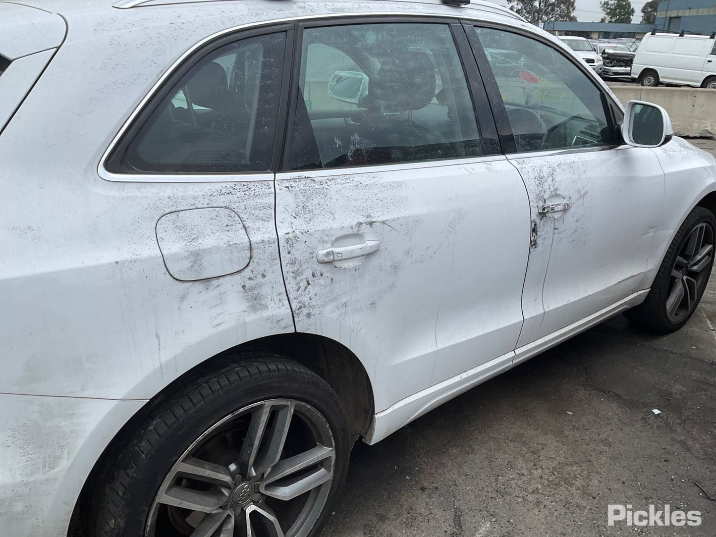 2011 AUDI Q5 FRONT (CENTRE), W/ SUNROOF CONTROLS, 8R, 12/08-01/17 8T0947140 COURTESY LIGHT