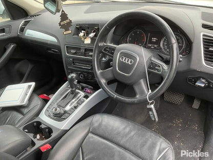 2011 AUDI Q5 FRONT (CENTRE), W/ SUNROOF CONTROLS, 8R, 12/08-01/17 8T0947140 COURTESY LIGHT