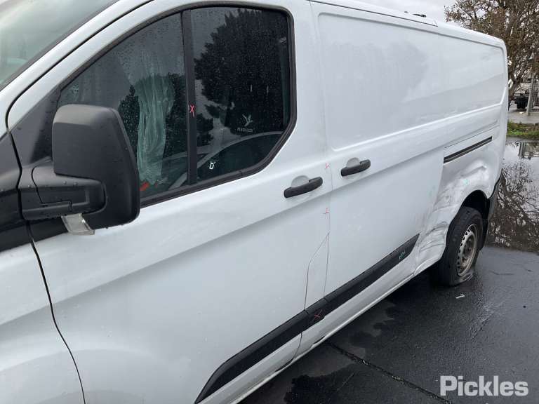 Wrecking 2021 FORD TRANSIT CUSTOM for Used Parts FO1473