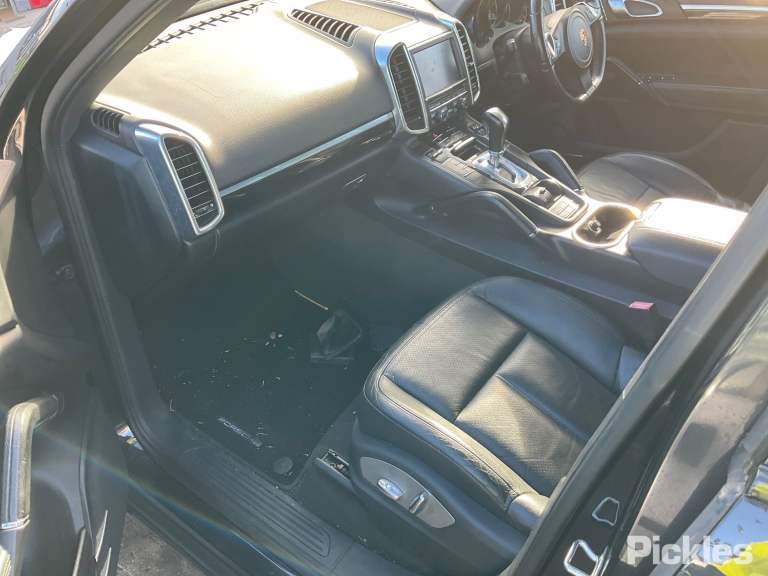 2011 PORSCHE CAYENNE 92A, 07/10-04/18 95853101100 LEFT FRONT DOOR