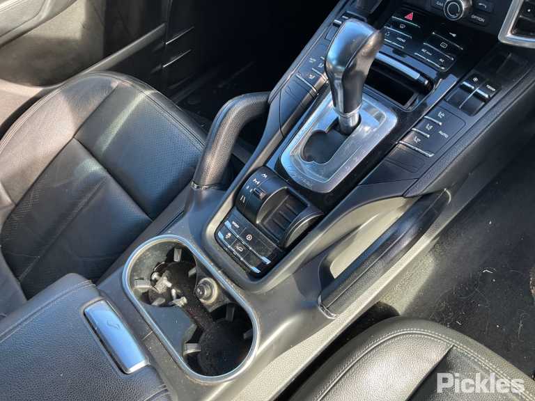 2011 PORSCHE CAYENNE 92A, 07/10-04/18 95853101100 LEFT FRONT DOOR