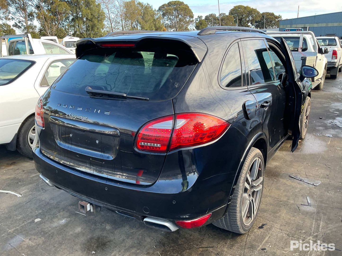 2011 PORSCHE CAYENNE 92A, 07/10-04/18 95853101100 LEFT FRONT DOOR