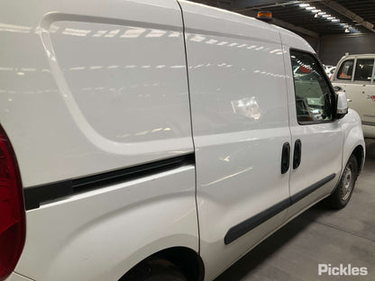 2017 FIAT DOBLO 263, 12/14-12/20 51993338/52112385 RIGHT REAR DOOR SLIDING