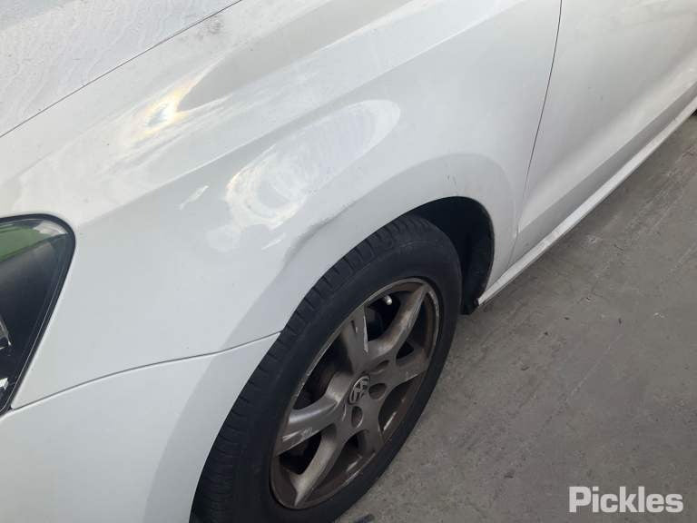 2013 VOLKSWAGEN POLO CENTRE, 6R, 05/10-09/17  COURTESY LIGHT