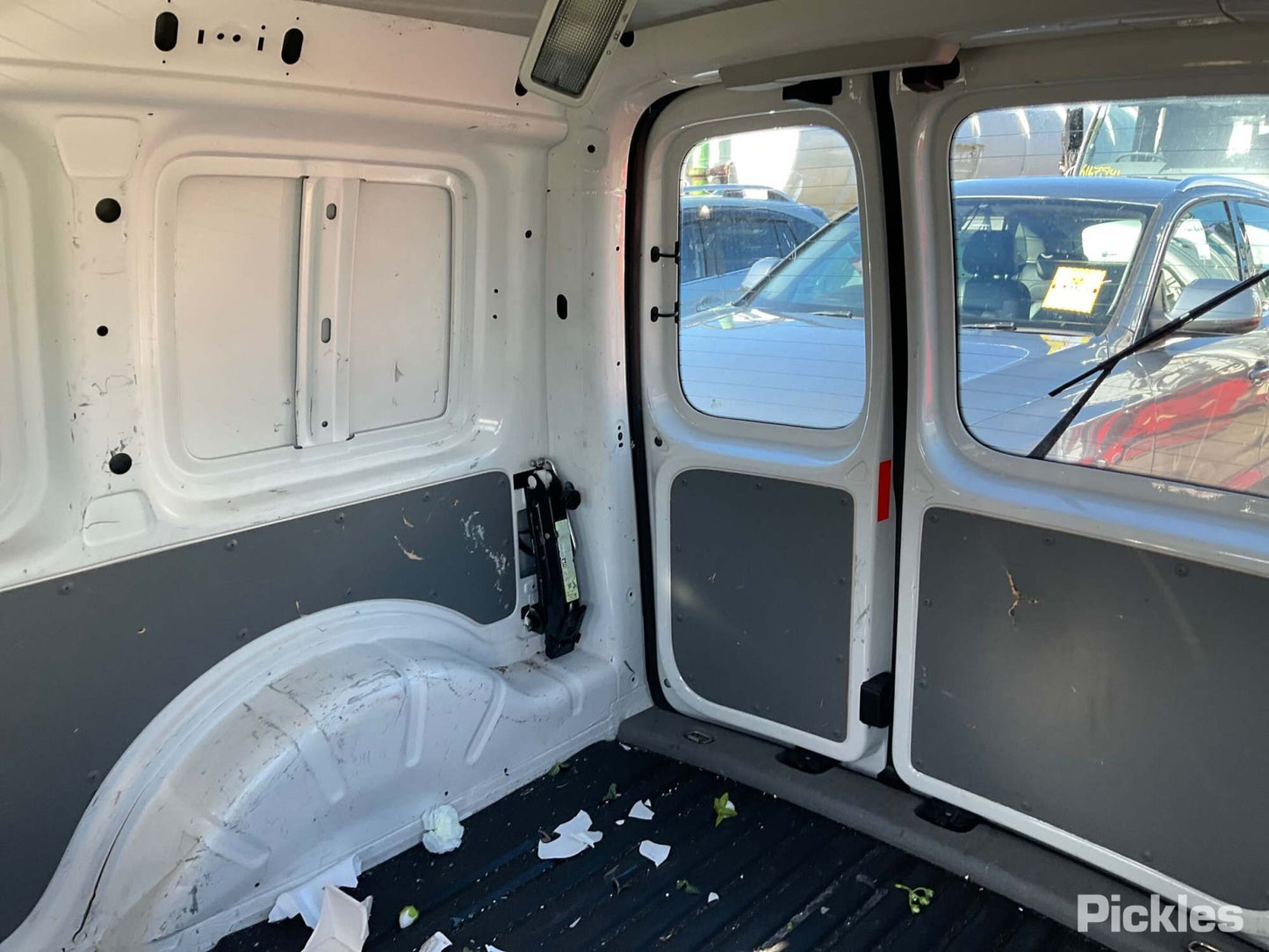 2010 VOLKSWAGEN CADDY 2K, LWB VAN/WAGON, W/ WINDOW TYPE, 12/04-06/15  LEFT REAR DOOR SLIDING