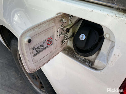 2010 VOLKSWAGEN CADDY 2K, LWB VAN/WAGON, W/ WINDOW TYPE, 12/04-06/15  LEFT REAR DOOR SLIDING