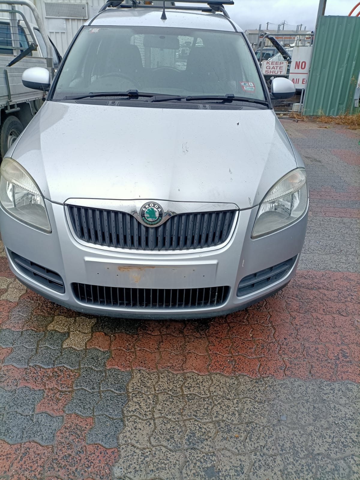 2008 SKODA ROOMSTER 5J 10/07-01/14 5J0853668A GRILLE