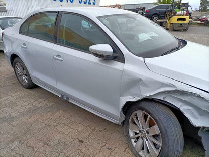 2017 VOLKSWAGEN JETTA 1B, W/ PARK SENSORS TYPE, 11/14-12/17 5C6807417J REAR BUMPER