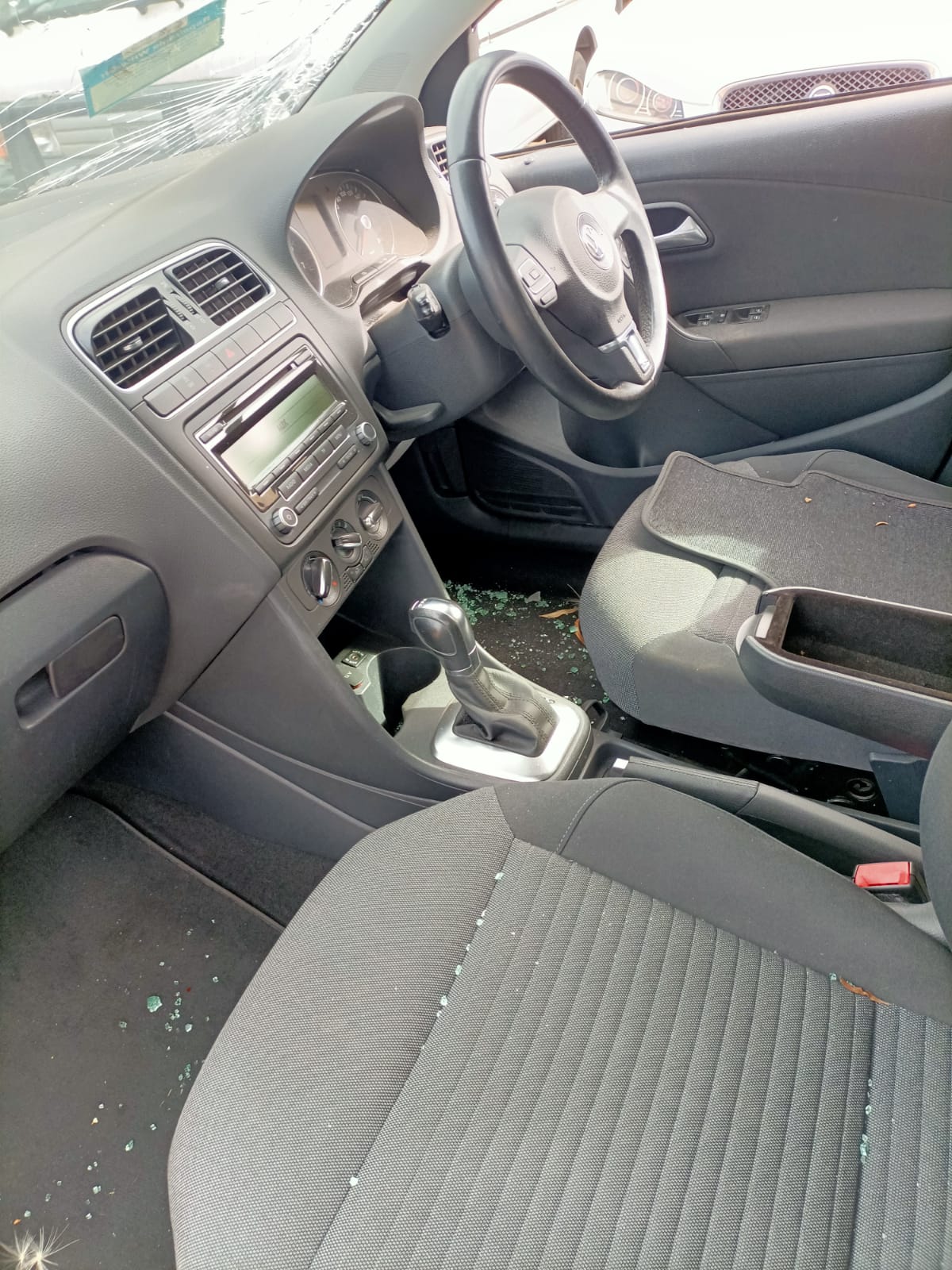2010 VOLKSWAGEN POLO LH FRONT, 6R, 5DR HATCH, CLOTH, COMFORTLINE, 05/10-05/14 6R4867011BJ DOOR TRIM
