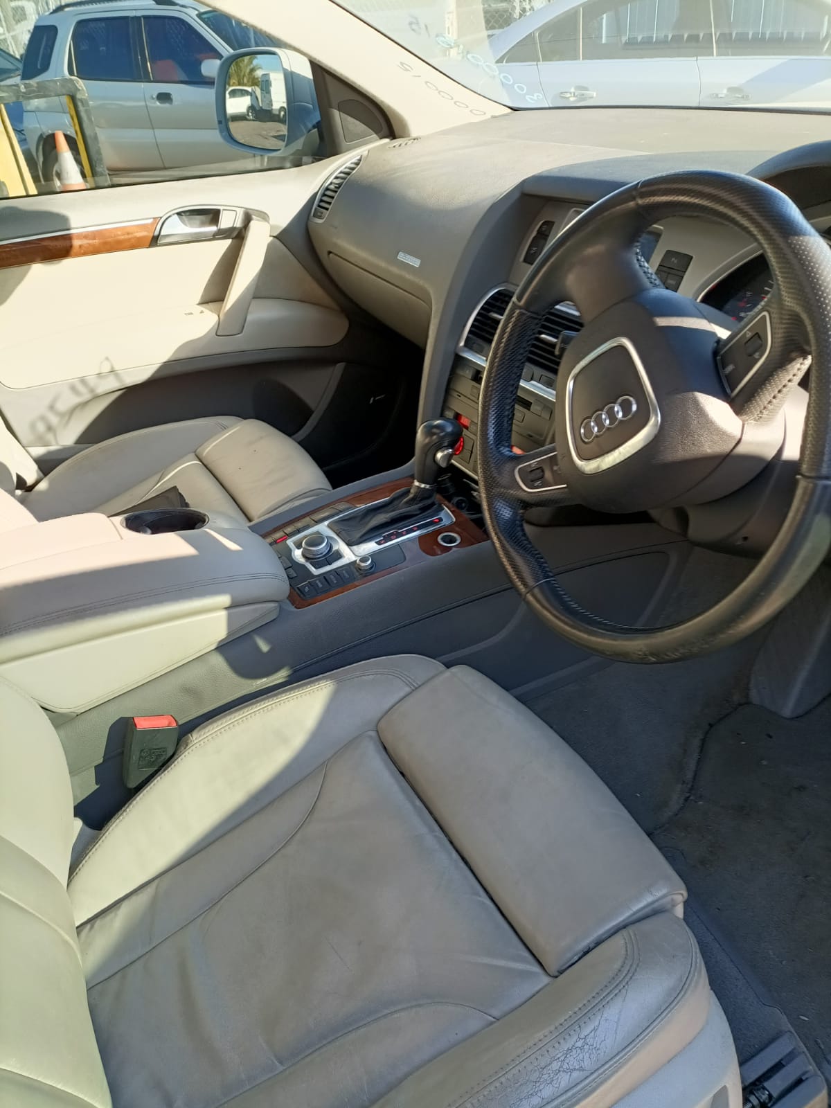 2009 AUDI Q7 REAR, 4L, 09/06-08/15 4L0947164A COURTESY LIGHT