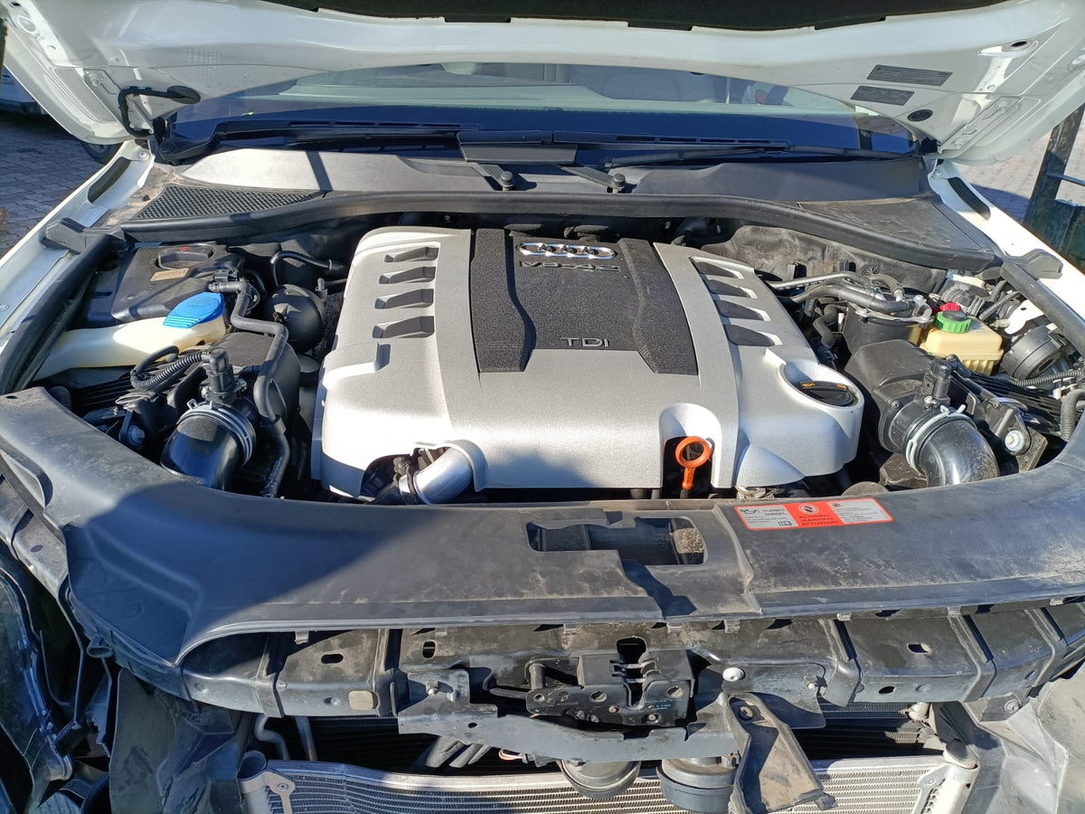 2009 AUDI Q7 REAR, 4L, 09/06-08/15 4L0947164A COURTESY LIGHT