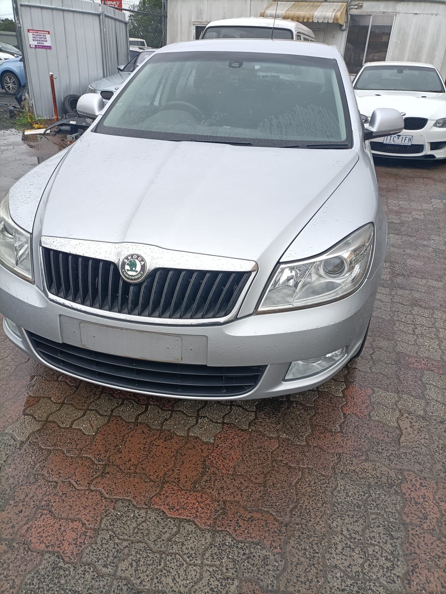 2010 SKODA OCTAVIA 1Z, ELEGANCE/SCOUT, MANUAL FOLD, W/ SURROUND LIGHT TYPE (6XD), 02/09-10/13 1Z2857508AB RIGHT DOOR MIRROR