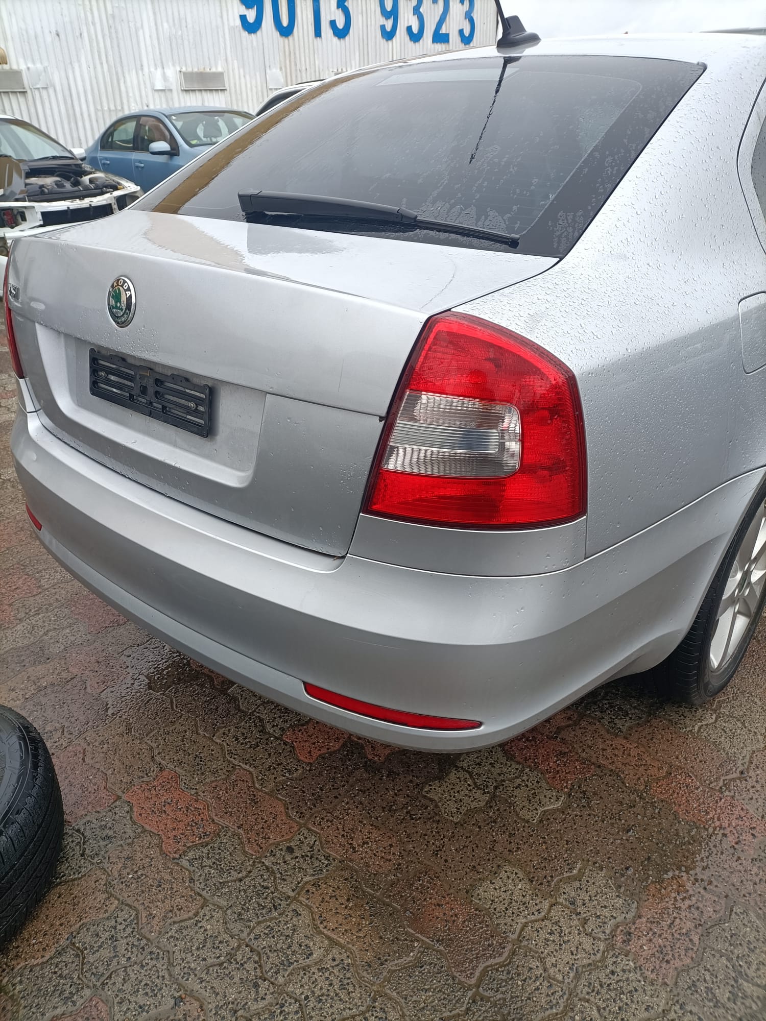 2010 SKODA OCTAVIA 1Z, ELEGANCE/SCOUT, MANUAL FOLD, W/ SURROUND LIGHT TYPE (6XD), 02/09-10/13 1Z2857508AB RIGHT DOOR MIRROR
