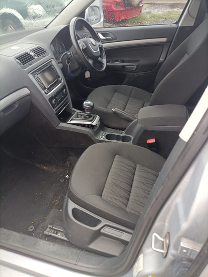 2010 SKODA OCTAVIA 1Z, ELEGANCE/SCOUT, MANUAL FOLD, W/ SURROUND LIGHT TYPE (6XD), 02/09-10/13 1Z2857508AB RIGHT DOOR MIRROR