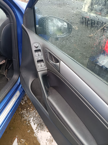 2012 VOLKSWAGEN GOLF GEN 6, HATCH, FRONT, W/ SUNROOF TYPE, BLACK, 10/08-03/13 1K8947106C COURTESY LIGHT