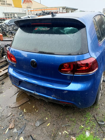 2012 VOLKSWAGEN GOLF GEN 6, HATCH, FRONT, W/ SUNROOF TYPE, BLACK, 10/08-03/13 1K8947106C COURTESY LIGHT