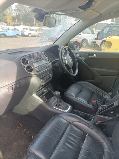 2011 VOLKSWAGEN TIGUAN LEFT FRONT DOOR LOCK, 5N, P/N 5N2837015C (6 PIN), 01/09-06/11 5N2837015C DOOR BOOT GATE LOCK