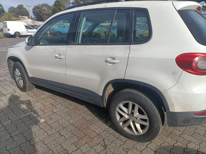 2011 VOLKSWAGEN TIGUAN BUMPER BAR (2 PIECE), 5N, NON PARK SENSOR TYPE, 05/08-06/11 5N0807421 REAR BUMPER