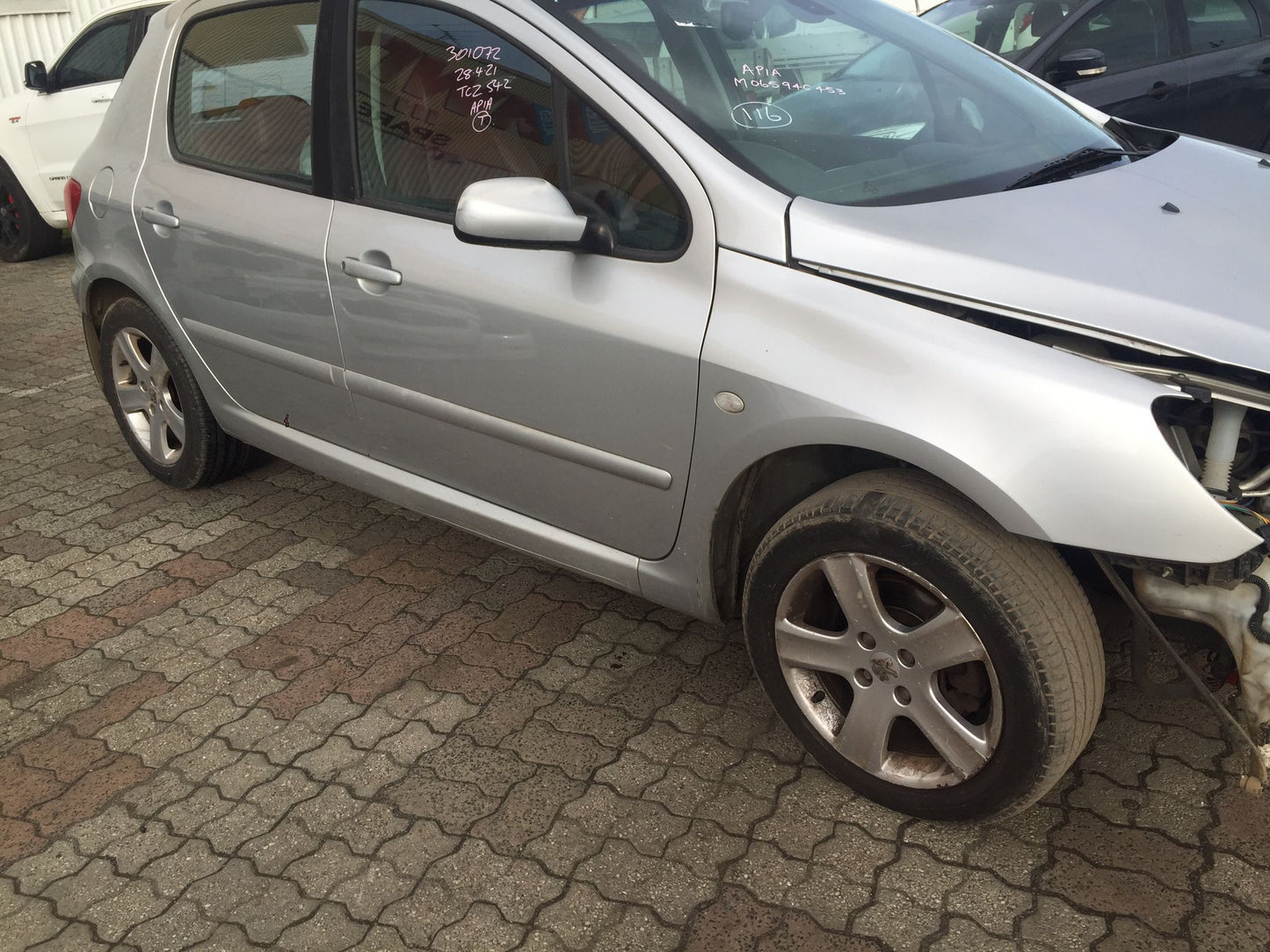 2004 PEUGEOT 307 RIGHT FRONT DOOR LOCK, 5DR HATCH/WAGON, T5, 12/01-12/08 9136P1 DOOR BOOT GATE LOCK