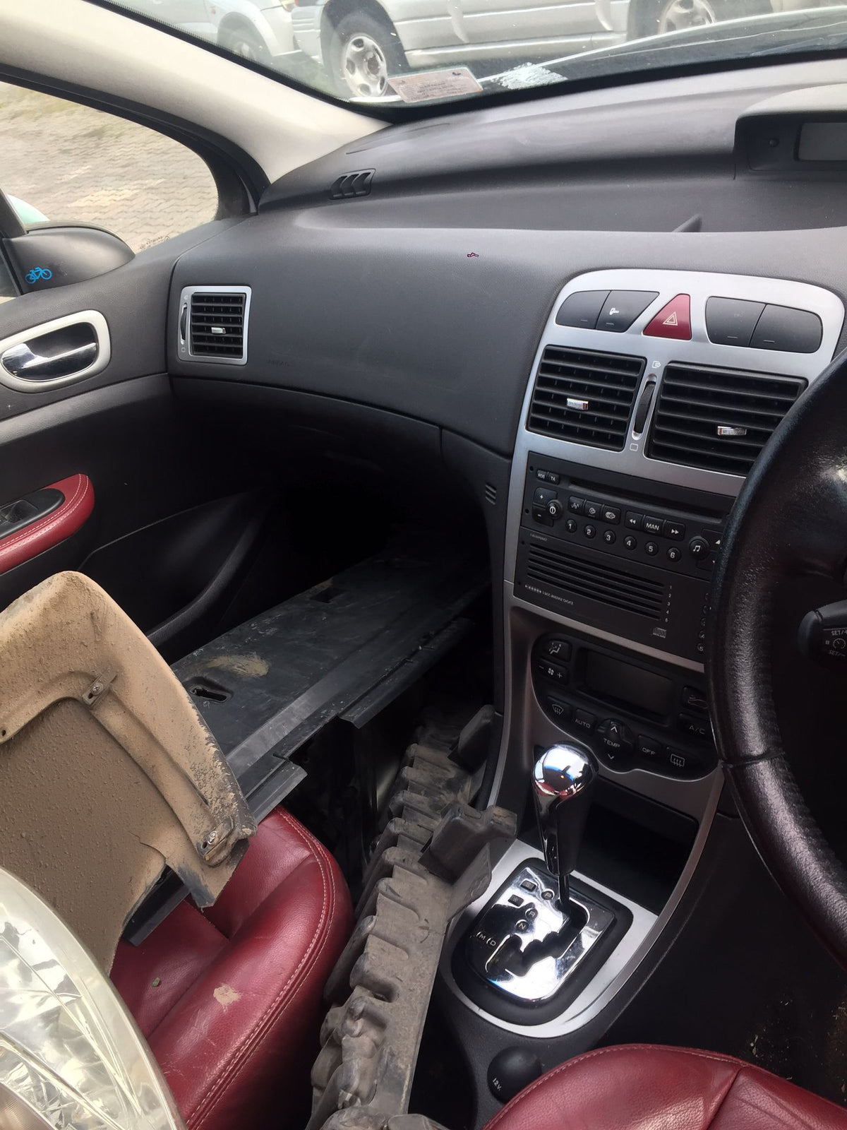 2004 PEUGEOT 307 RIGHT FRONT DOOR LOCK, 5DR HATCH/WAGON, T5, 12/01-12/08 9136P1 DOOR BOOT GATE LOCK