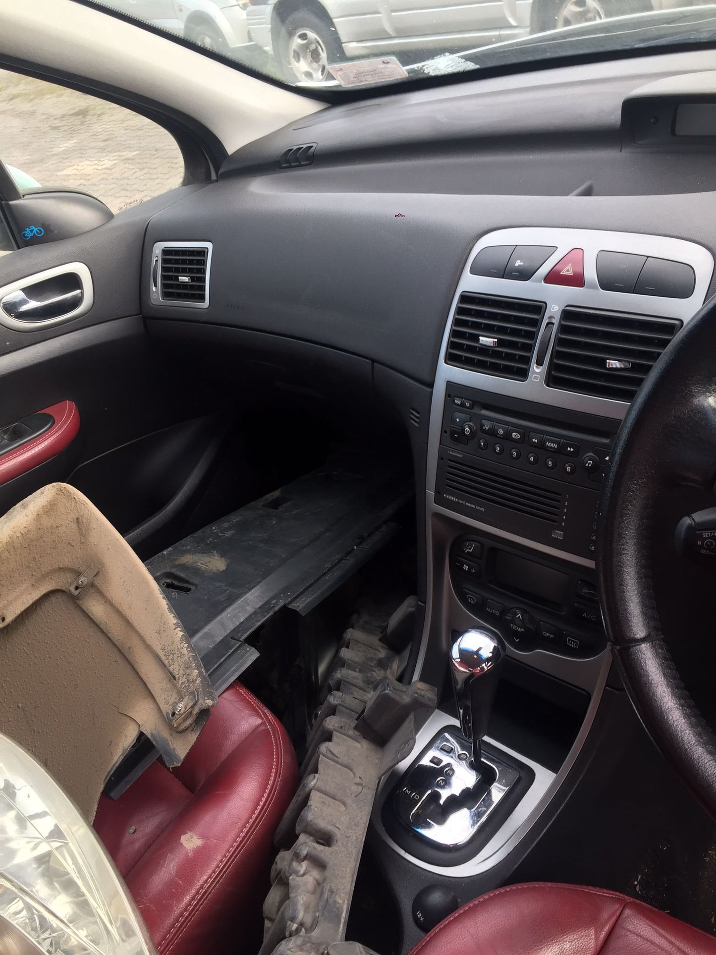 2004 PEUGEOT 307 RIGHT FRONT DOOR LOCK, 5DR HATCH/WAGON, T5, 12/01-12/08 9136P1 DOOR BOOT GATE LOCK