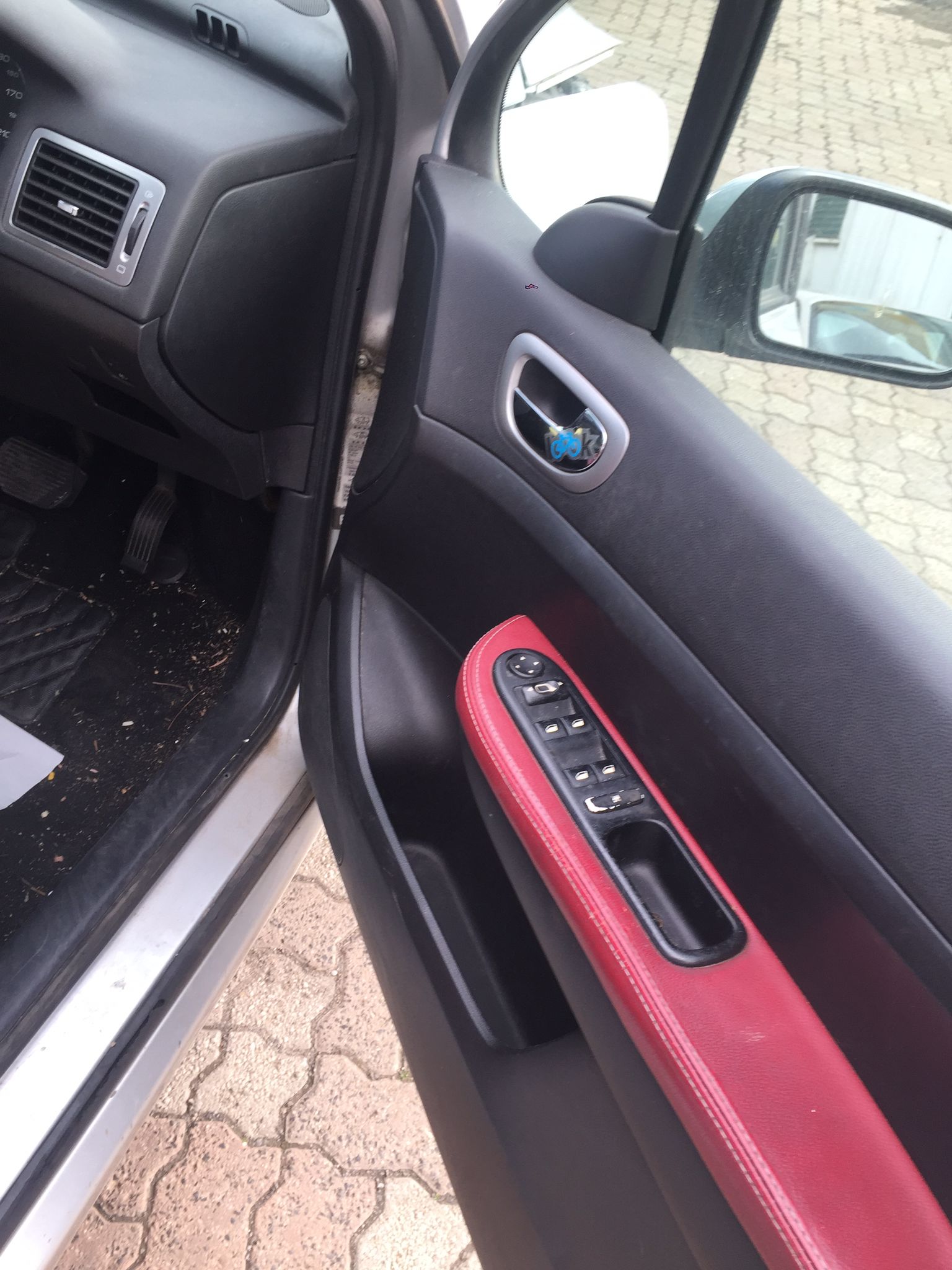 2004 PEUGEOT 307 RIGHT FRONT DOOR LOCK, 5DR HATCH/WAGON, T5, 12/01-12/08 9136P1 DOOR BOOT GATE LOCK