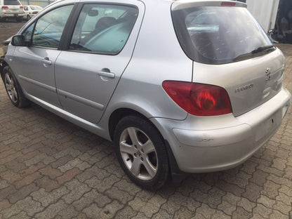 2004 PEUGEOT 307 LEFT FRONT DOOR LOCK, 5DR HATCH/WAGON, T5, 12/01-12/08 9135N4 DOOR BOOT GATE LOCK