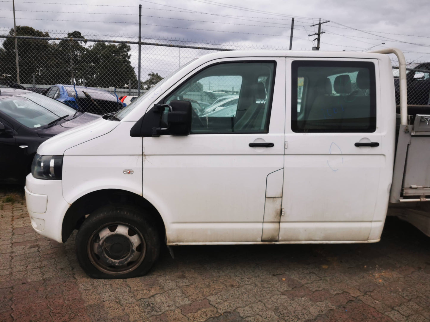 Wrecking 2012 VOLKSWAGEN TRANSPORTER for Used Parts VW1001