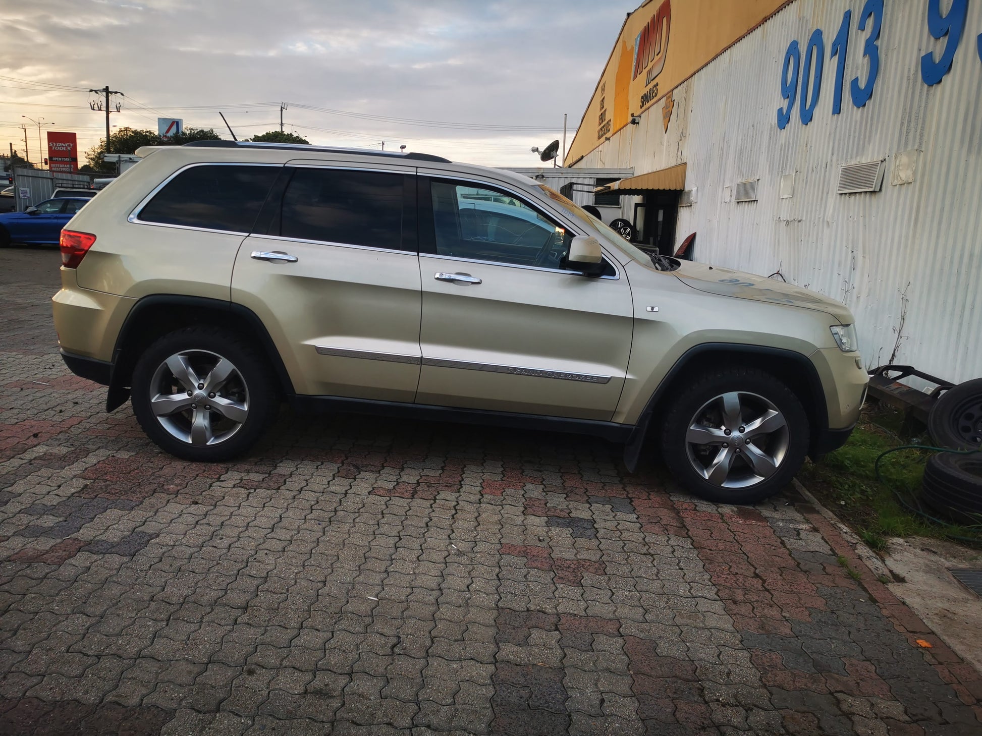 2011 JEEP GRANDCHEROKEE LOWER TAILGATE LOCK, WK, 10/10-03/14 4589656AB DOOR BOOT GATE LOCK