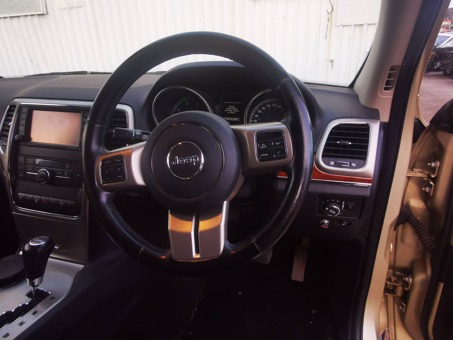 2011 JEEP GRANDCHEROKEE FRONT, W/ SUNGLASS HOLDER TYPE ONLY, WK, 11/10-03/13 1GA32DX9AA COURTESY LIGHT