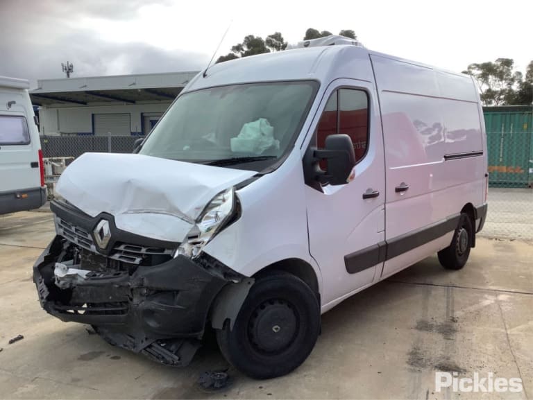 Wrecking 2018 RENAULT MASTER for Used Parts RN0854
