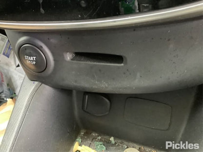 2015 RENAULT CLIO MEDIA NAV (NAV0G1), X98, 09/13-10/19 281153614R RADIO CD DVD SAT TV