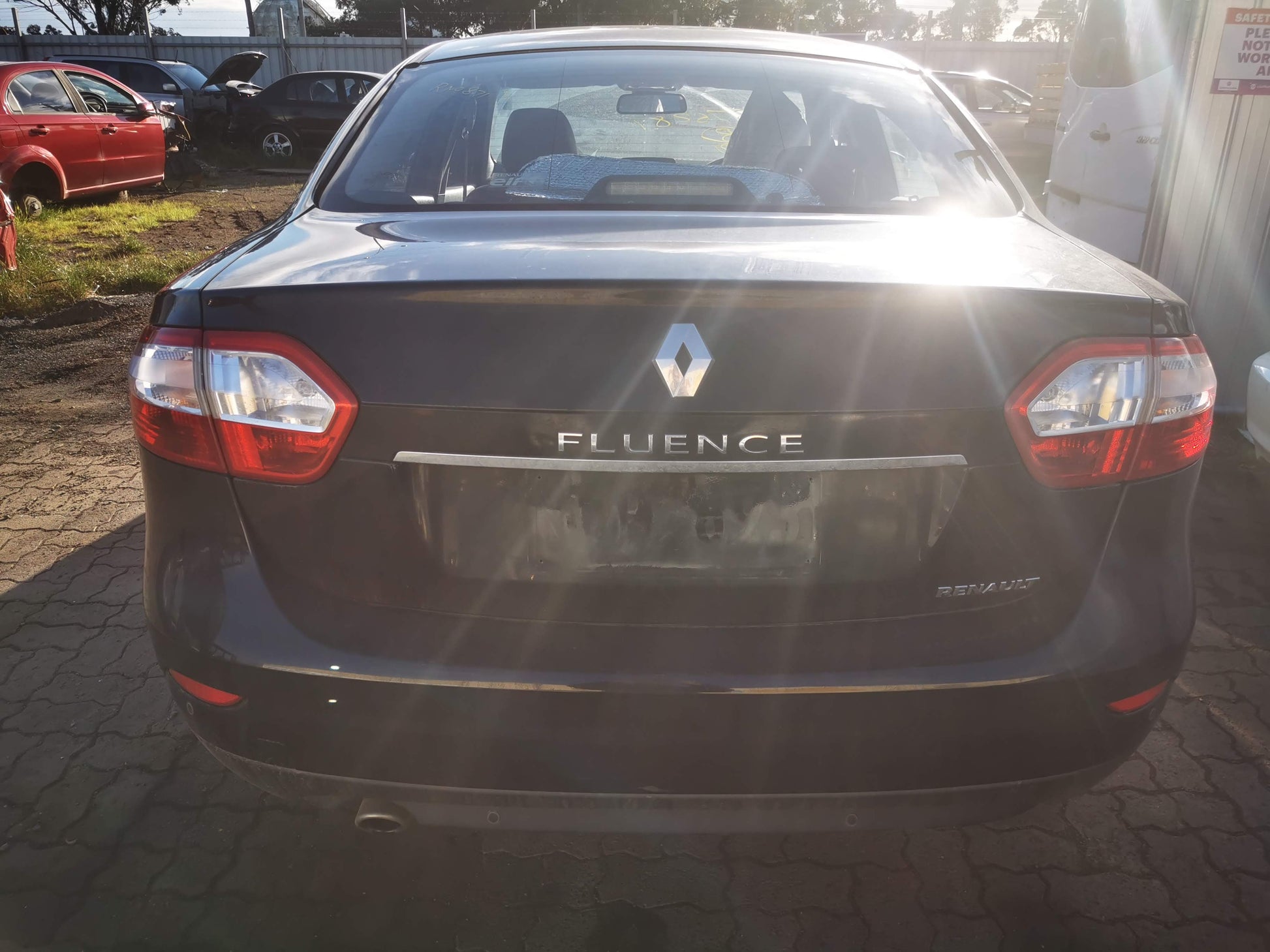 2011 RENAULT FLUENCE X38, 09/10-01/16  LEFT GUARD