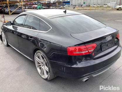 2010 AUDI A5/S5 A5/S5, 8T, HATCH, LED TYPE, 10/09-11/11 8T8945096D RIGHT TAILLIGHT