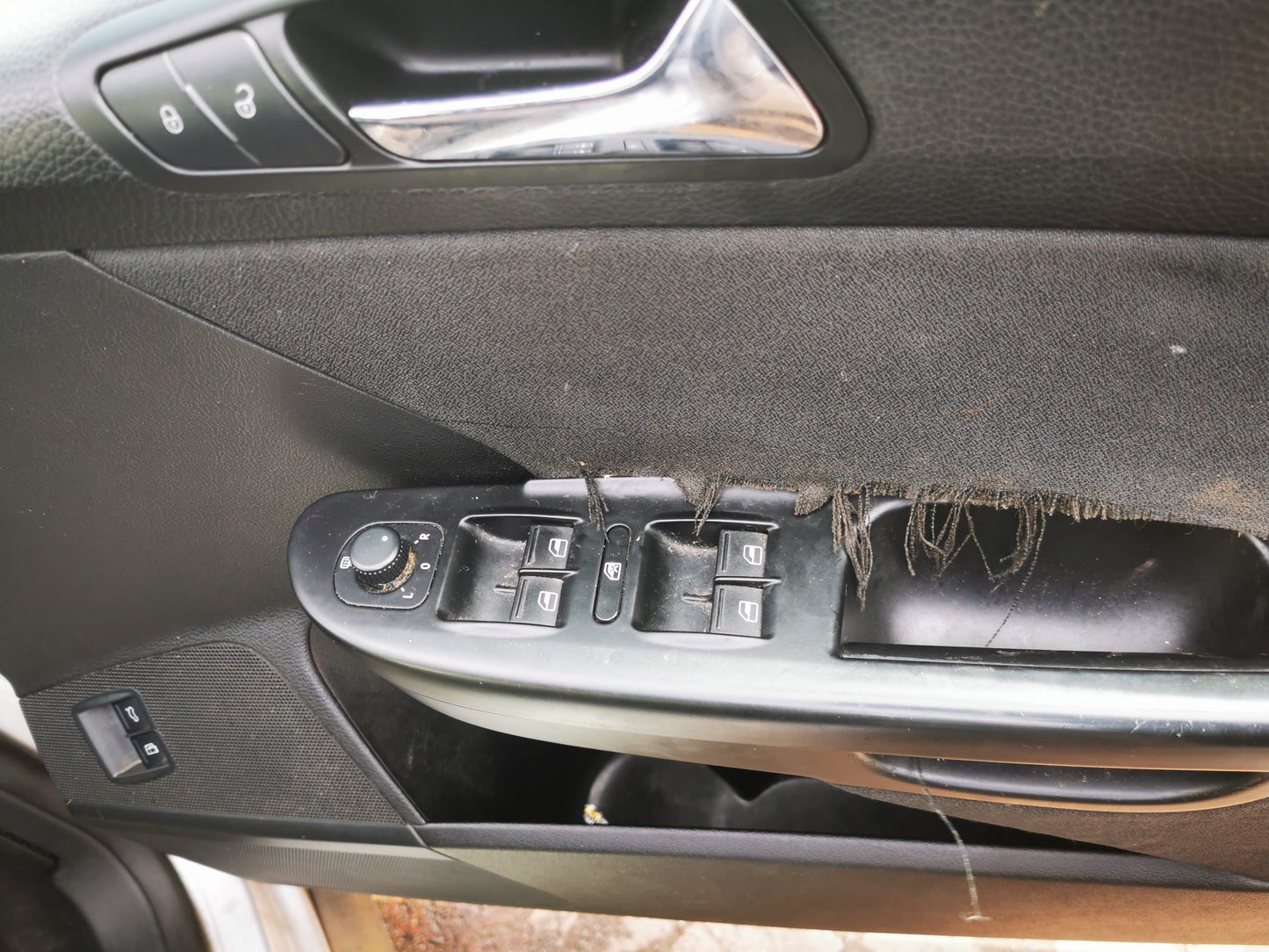 2008 VOLKSWAGEN PASSAT RIGHT FRONT DOOR LOCK, 3C/MK6 B6-B7, SEDAN/WAGON, P/N 3C2837016A, 03/06-05/15 3C2837016A DOOR BOOT GATE LOCK