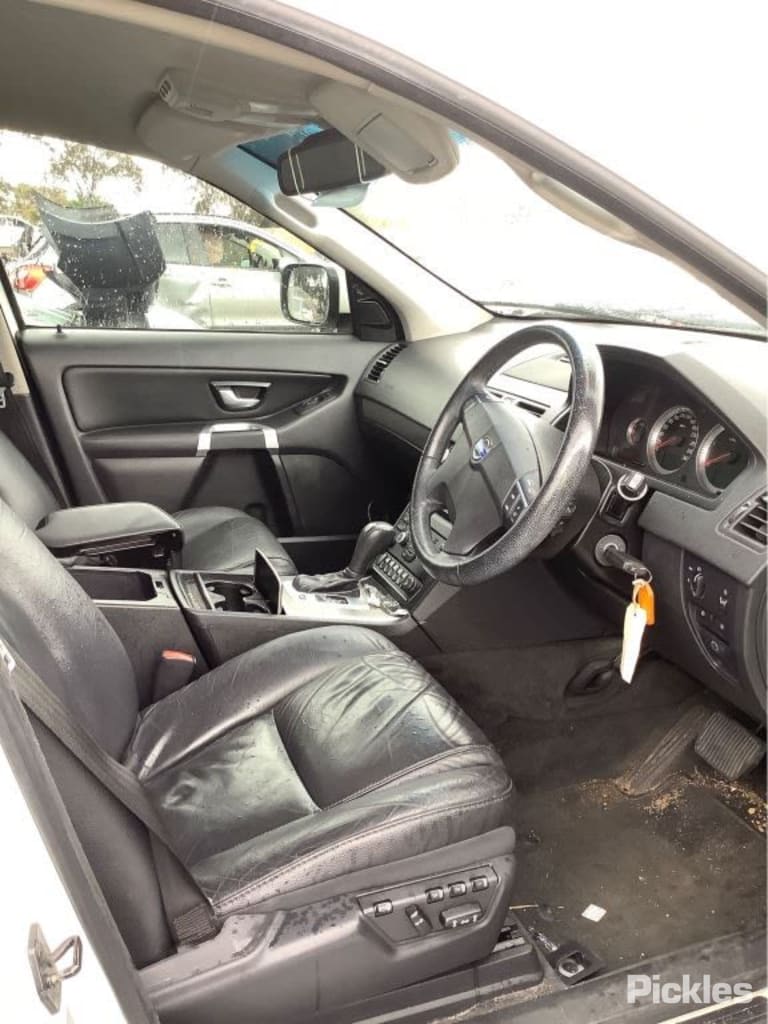 Wrecking 2011 VOLVO XC90 for Used Parts VO0910