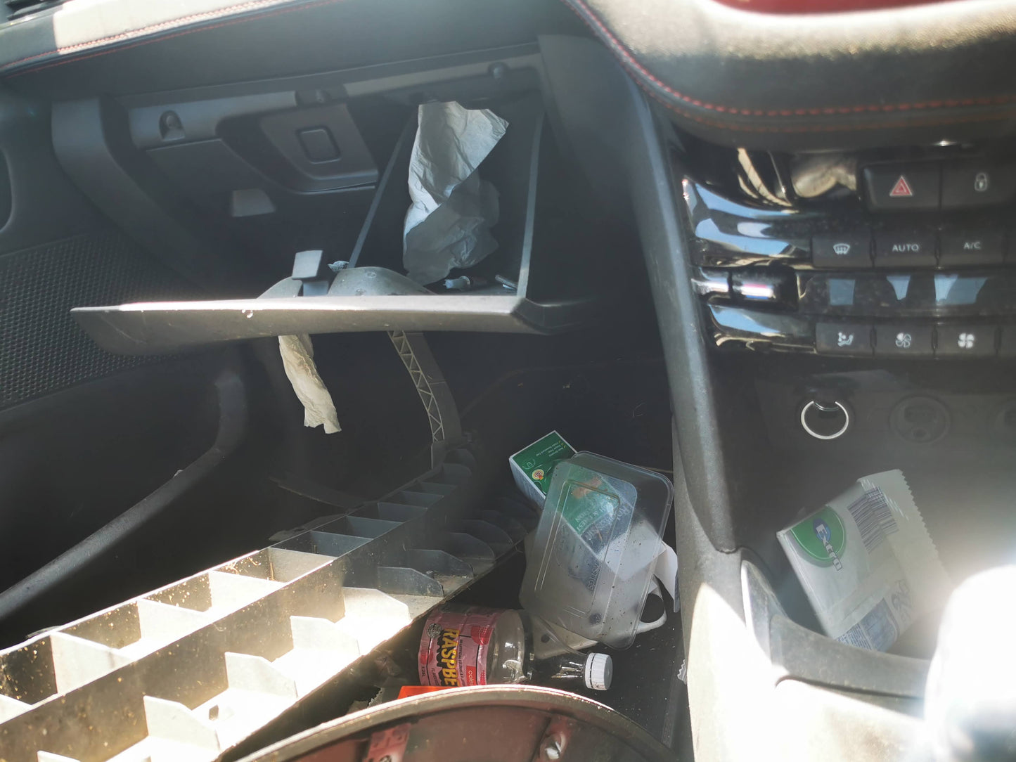 Wrecking 2013 PEUGEOT 208 for Used Parts PG0922