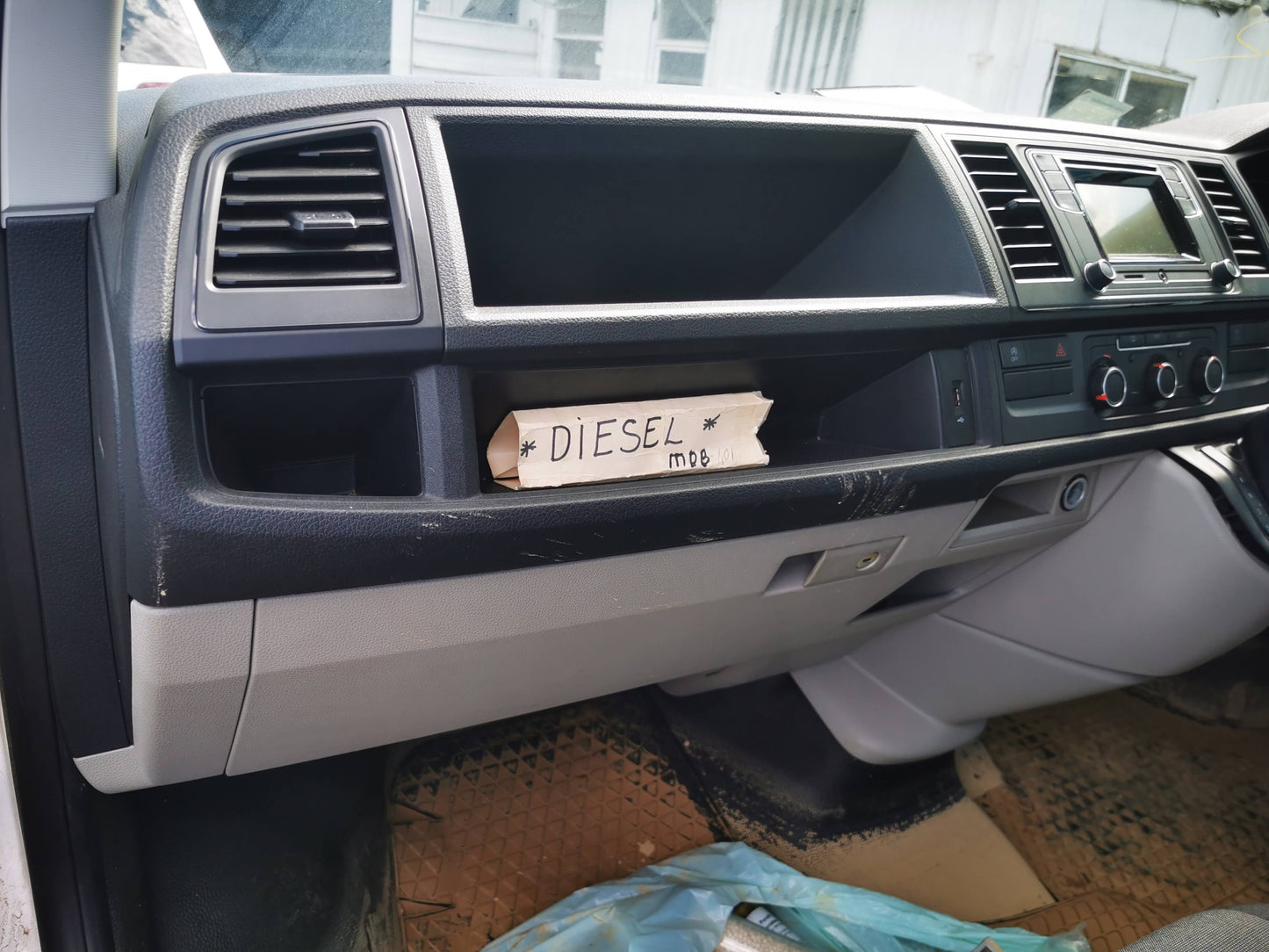 2016 VOLKSWAGEN TRANSPORTER LOWER (LH SIDE), T6, 07/15- 7E2858009 GLOVE BOX