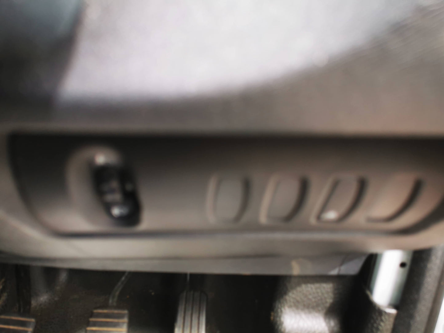 2015 RENAULT KANGOO LEFT FRONT DOOR LOCK, X61, 10/10- 8200497581 DOOR BOOT GATE LOCK