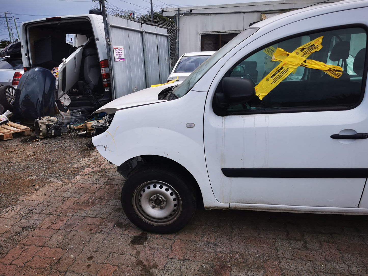 2015 RENAULT KANGOO X61, BLACK ONLY, W/PARK SENSOR TYPE, 09/13-02/22 7701478196 REAR BUMPER