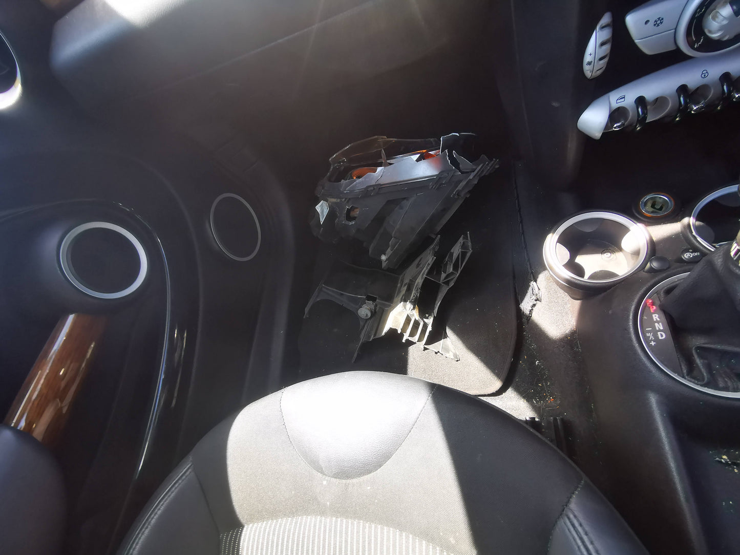 2009 MINI COOPER LEFT FRONT DOOR LOCK, R55/R56, HATCH/WAGON, 01/09-05/14 51212752597 DOOR BOOT GATE LOCK