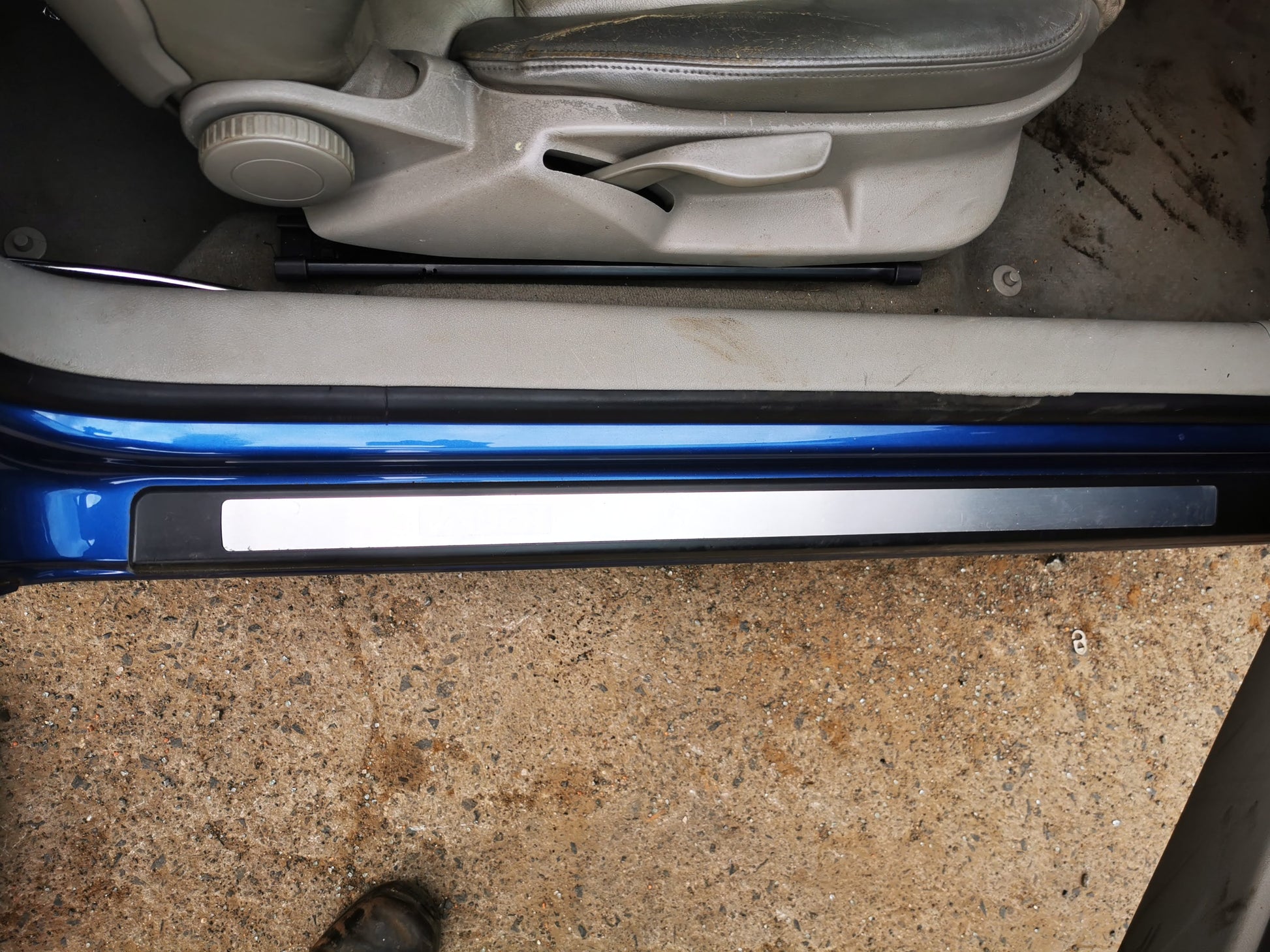 2005 AUDI A3 8P, FRONT, 06/04-02/13 8P0947106 COURTESY LIGHT