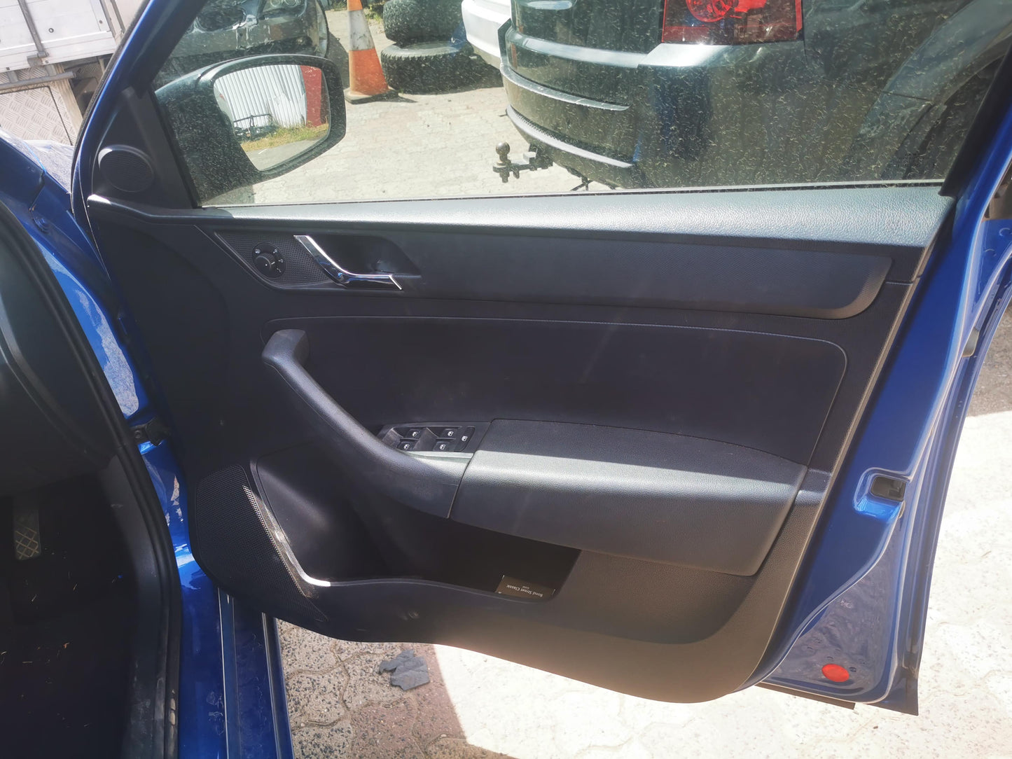 2016 SKODA RAPID RIGHT REAR DOOR LOCK, NH, 05/14-02/17 5E0839016A DOOR BOOT GATE LOCK