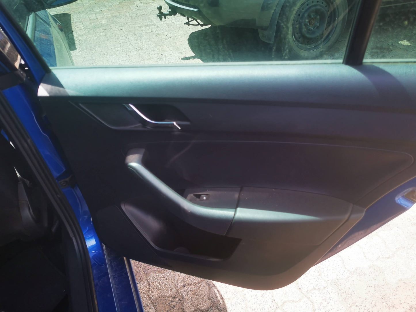 2016 SKODA RAPID RIGHT FRONT DOOR LOCK, NH, 05/14-02/17 5E2837016A DOOR BOOT GATE LOCK