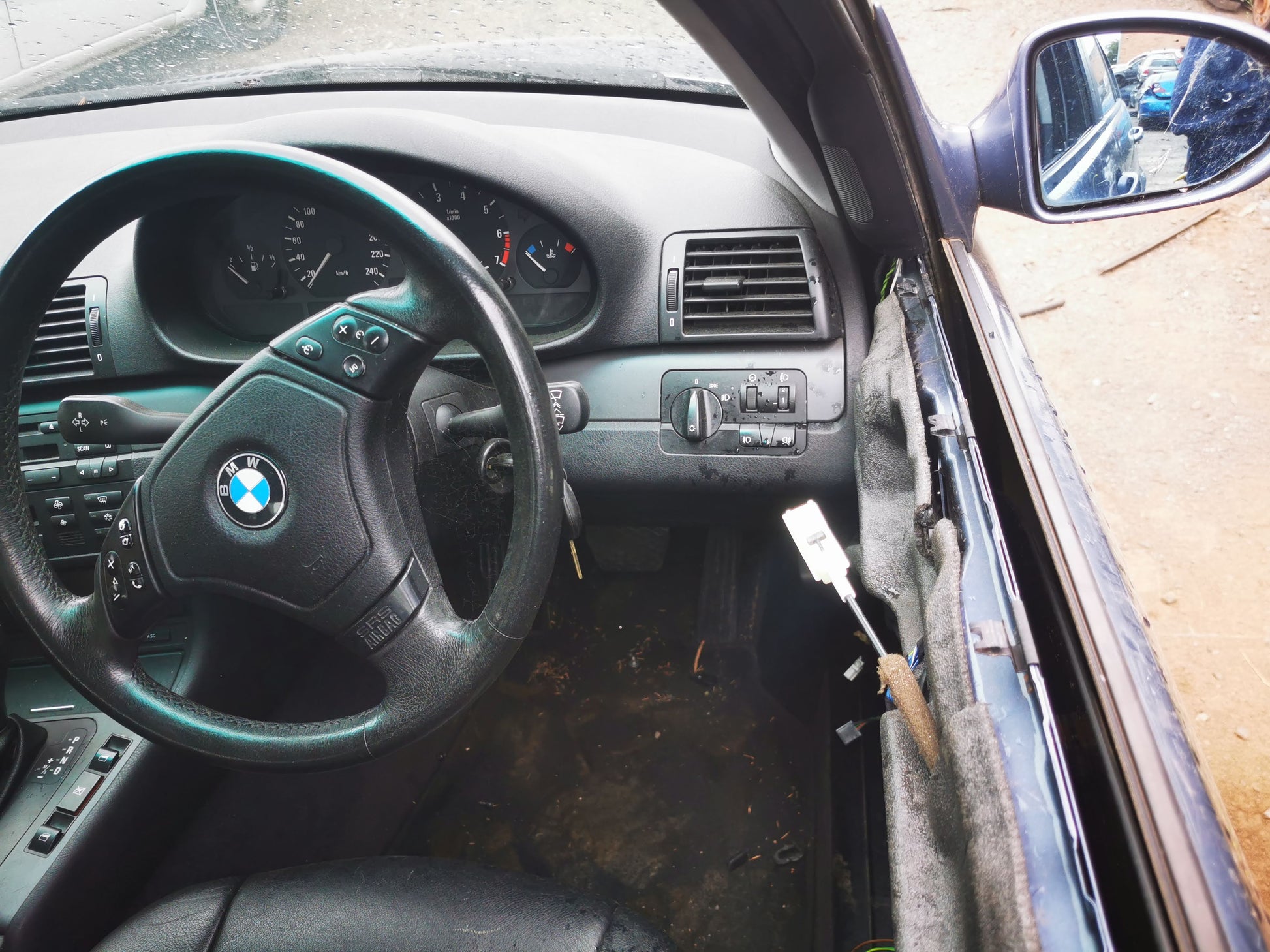 2000 BMW 3 SERIES LEFT FRONT DOOR LOCK, E46, SEDAN, EARLY TYPE, 09/98-09/00 51217011307 DOOR BOOT GATE LOCK