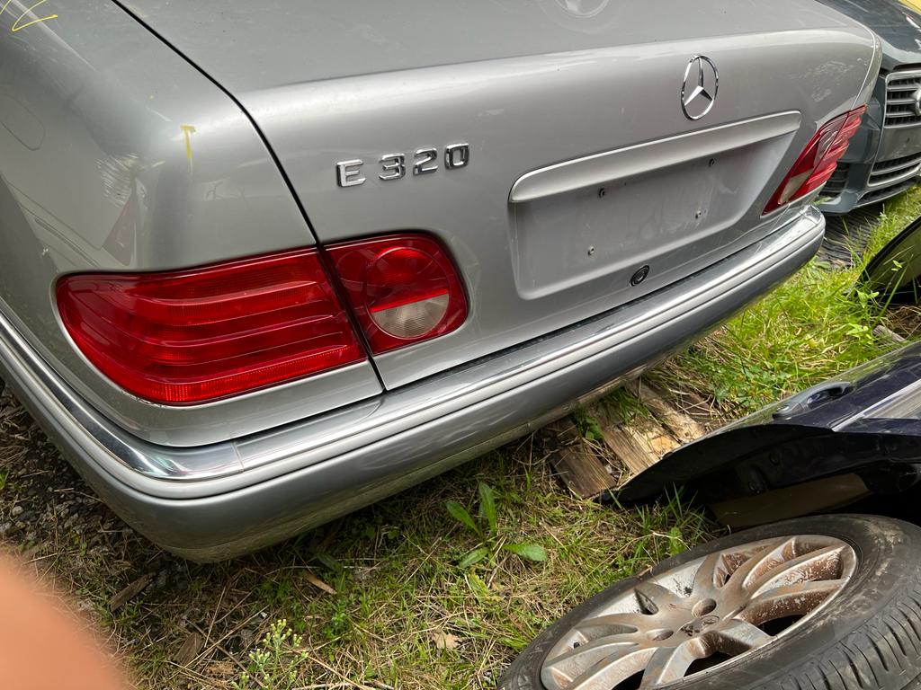 1996 MERCEDES E CLASS W210, SEDAN, NON AIR BAG TYPE, 01/96-10/99 A2107302405 RIGHT REAR DOOR