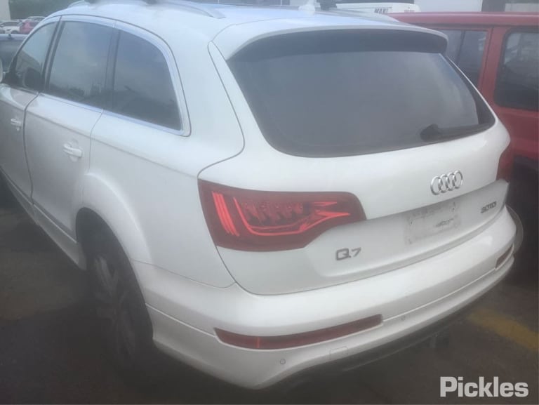 2011 AUDI Q7 4L, IN TAILGATE, 10/09-08/15 4L0945093F LEFT TAILLIGHT