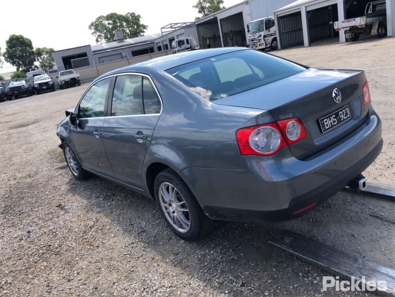 2010 VOLKSWAGEN JETTA 1KM, W/ PARK SENSOR TYPE, 02/06-07/11 1K5807417H REAR BUMPER