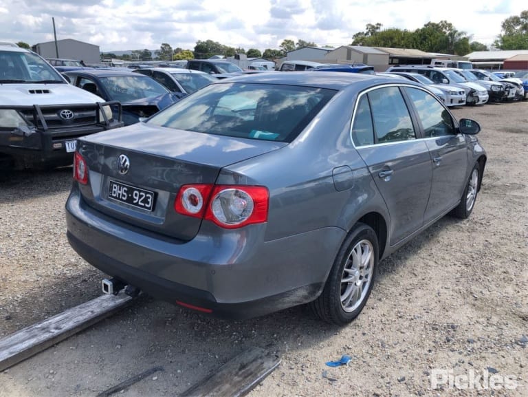 2010 VOLKSWAGEN JETTA 1KM, W/ PARK SENSOR TYPE, 02/06-07/11 1K5807417H REAR BUMPER