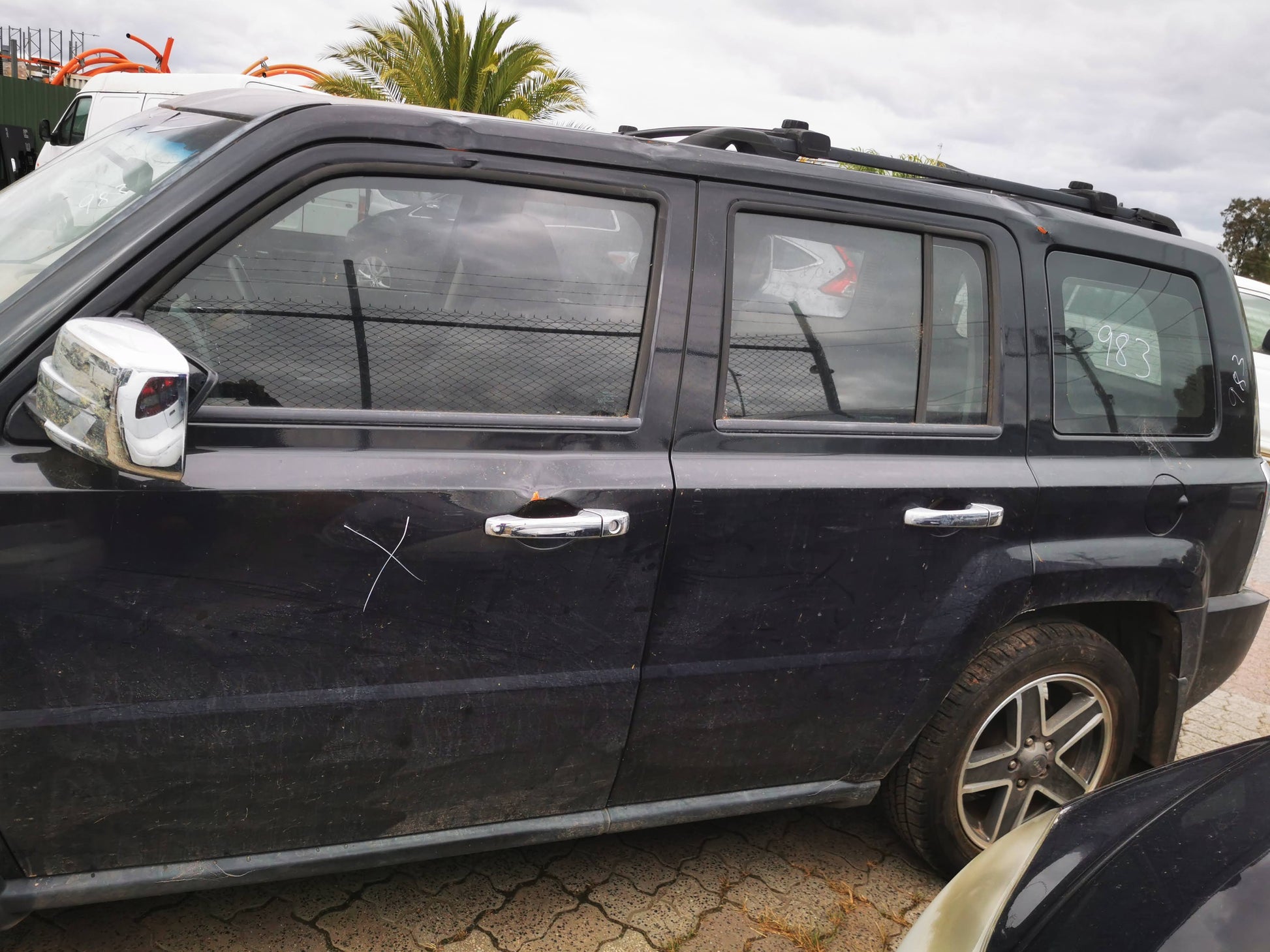 2008 JEEP PATRIOT MK, MIDDLE STICK ON MOULD TYPE, 08/07-08/09 5067713AC LEFT REAR DOOR SLIDING